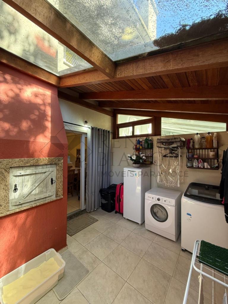 Casa Geminada 3 dormitórios