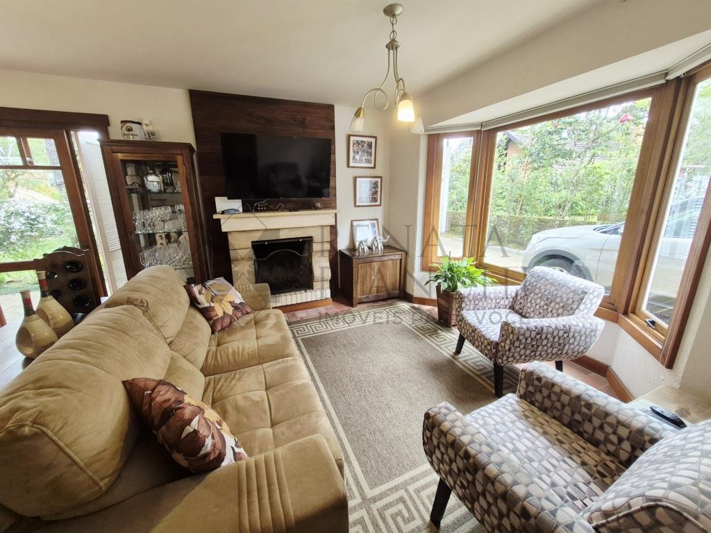 Casa Geminada 3 dormitórios