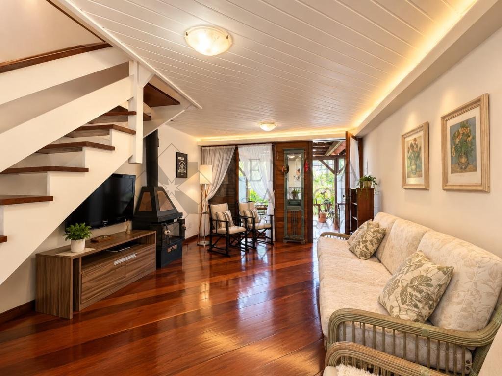 Casa Geminada 3 dormitórios